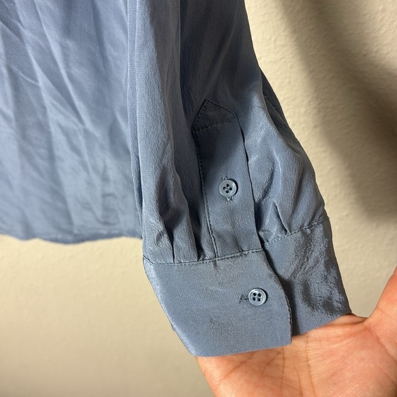 Joie 100% Silk Blouse in Dusty Blue V-neck with pockets size Small - Picture 5 of 11